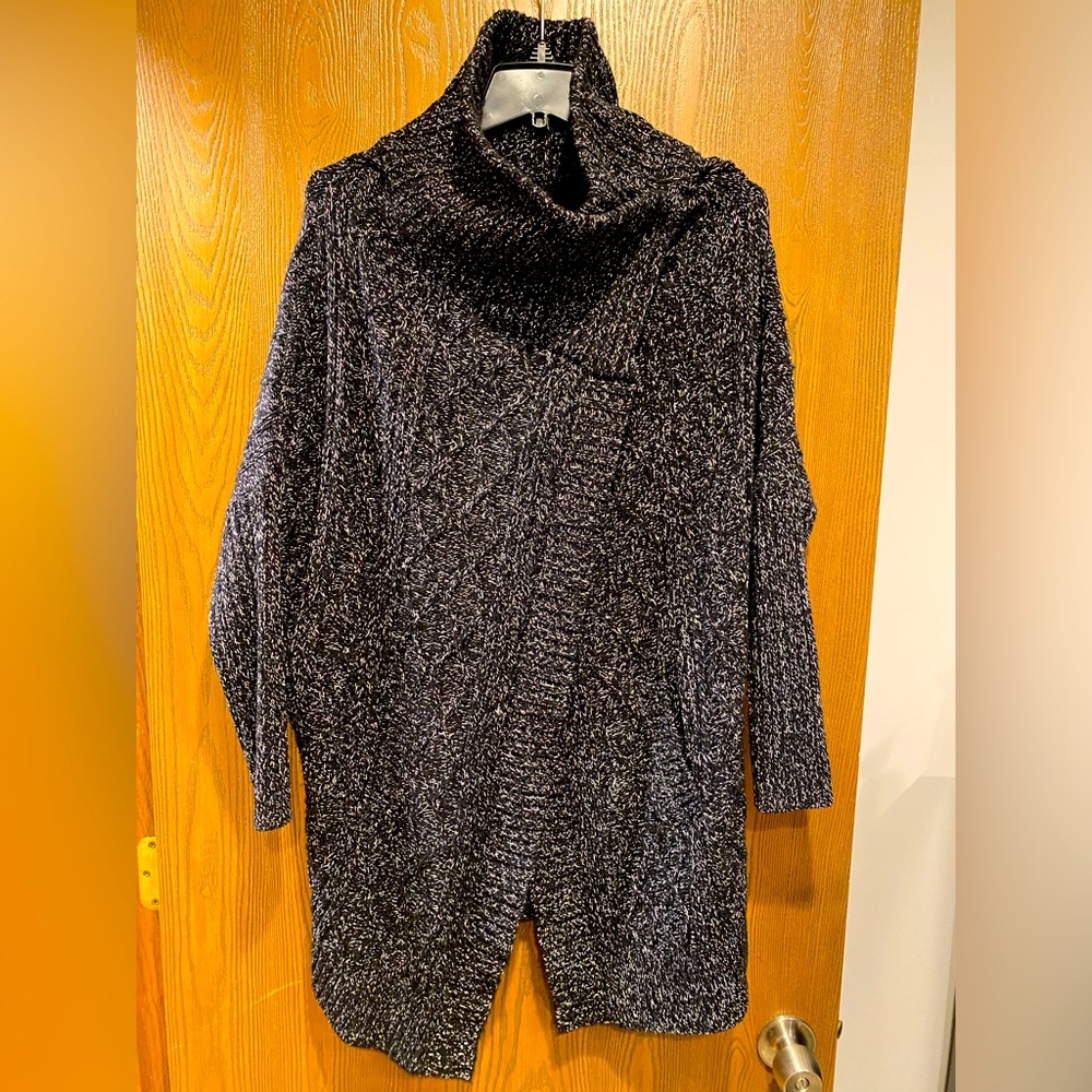 RDI Black and White Sweater size M
